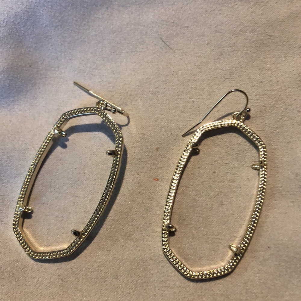 Kendra Scott earring frames